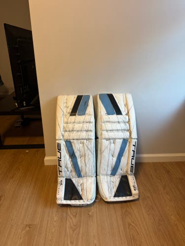 33" True Catalyst 7X3 Goalie Leg Pads (Used)