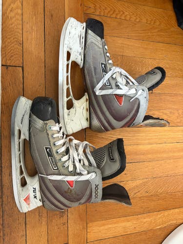 Bauer Hockey Skates Regular Width 9.5 (Used)