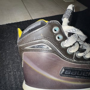 2010 Bauer Supreme One100 Hockey Goalie Skates Regular Width 8 (Used)