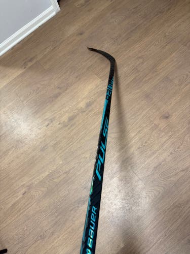 Senior Bauer Pulse Right Handed Hockey Stick P92 65 Flex (Used)