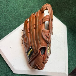 Wilson A2000 RH Outfield Baseball Glove 12.5" (Used)
