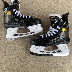 Bauer Supreme 3S Pro Hockey Skates Regular Width Size 2.5 (Used)
