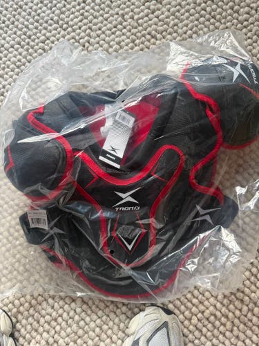 Men's Small Junior CCM Shoulder Pads (New)