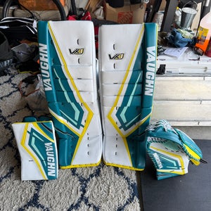 34" 2025 Vaughn VX1 Pro Carbon Regular Goalie Full Set (Used)
