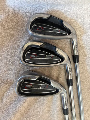 Men's Alien Golf Right Handed Iron Set Regular Flex Steel Shaft (Used)
