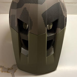 Men's Large Fox Bike Helmet (Used)
