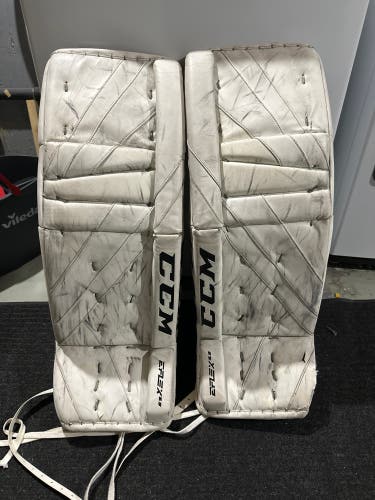 32" CCM Extreme Flex 5.9 Goalie Leg Pads (Used)