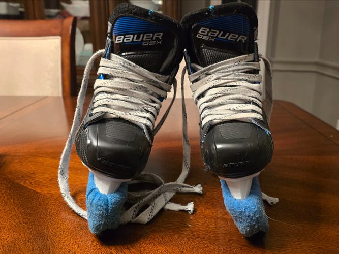 2025 Bauer GSX Hockey Goalie Skates Regular Width Size 2.5 (Used)