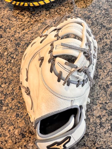 Mizuno MVP Prime RH First Base Softball Glove 13" (Used)