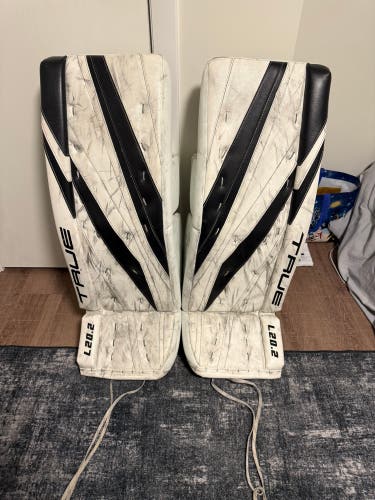 33" 2022 True L20.2 Goalie Leg Pads (Used)