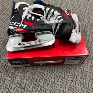 CCM Next Youth Hockey Skates Regular Width 7 (New)