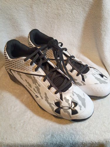 White Men's Size 13.0 (W 14.0) Adult Under Armour Low Top Metal (New)