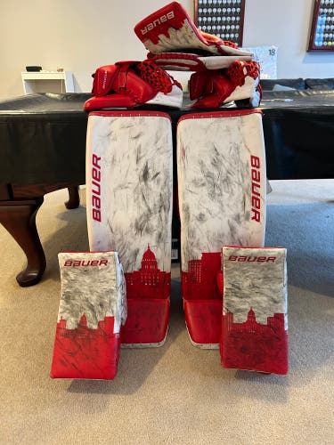 35" Bauer Hyperlite 2 Regular Goalie Full Set Pro Stock (Used) comes with extra gloves