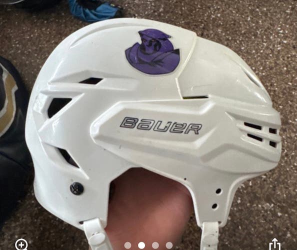 Medium Bauer Re-Akt 95 Helmet (Used)