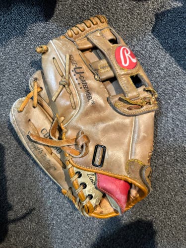 Left handed CHA480 Rawlings glove