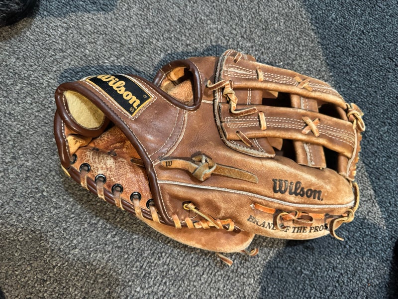Wilson RH Infield Baseball Glove