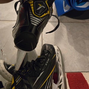 CCM Tacks Hockey Skates Size 2 (Used)