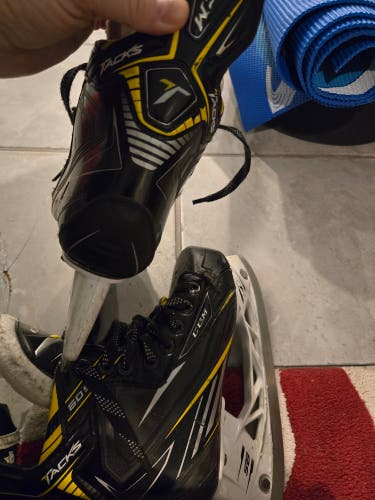 CCM Tacks Hockey Skates Size 2 (Used)
