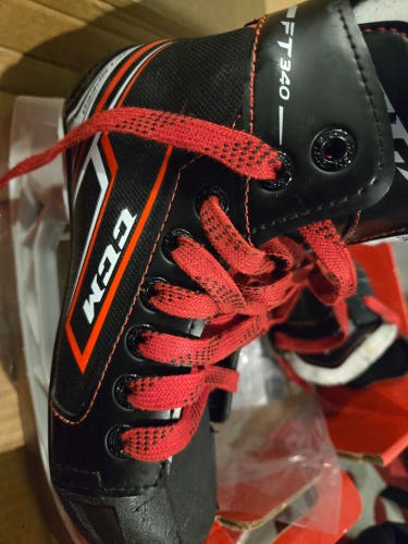 CCM JetSpeed 340 Hockey Skates Size 1 (Used)