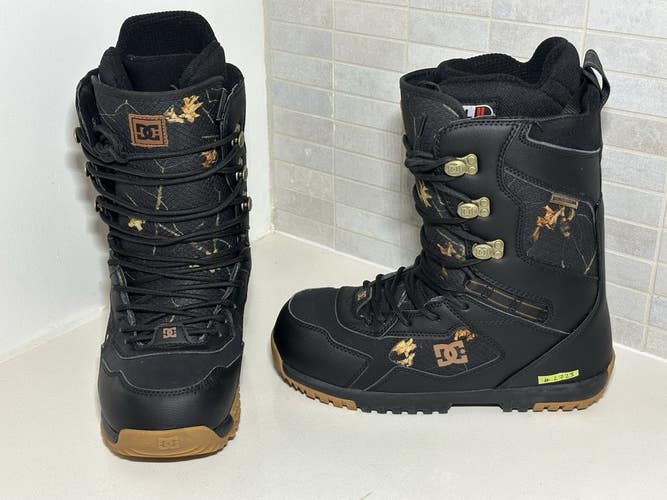 #2723 DC Mutiny Mens Snowboard Boots Size 11.5