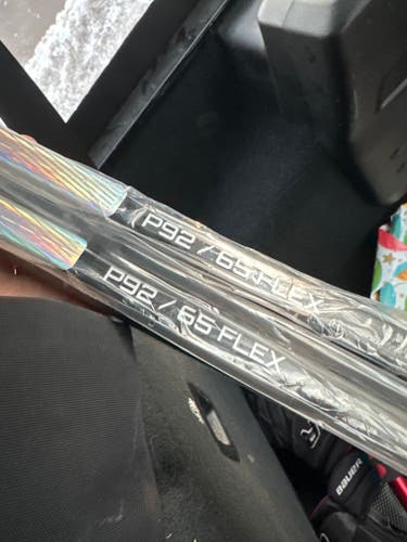 2 Intermediate Bauer Nexus Tracer Right Handed Hockey Stick P92 65 Flex (New)