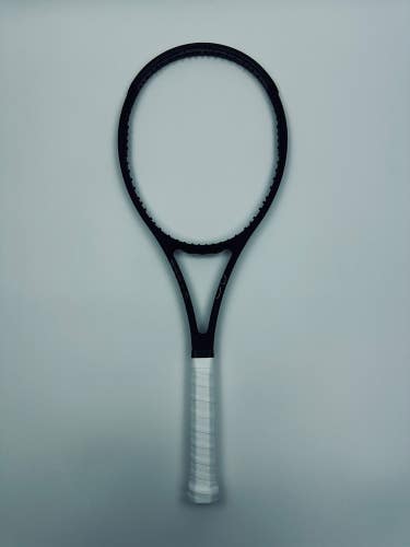 Wilson Pro Staff RF97 V13, 4 1/4 Excellent 9/10