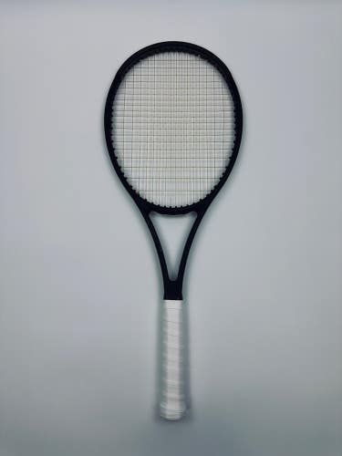 Wilson Pro Staff 97 V13, 4 3/8 Very Good Condition