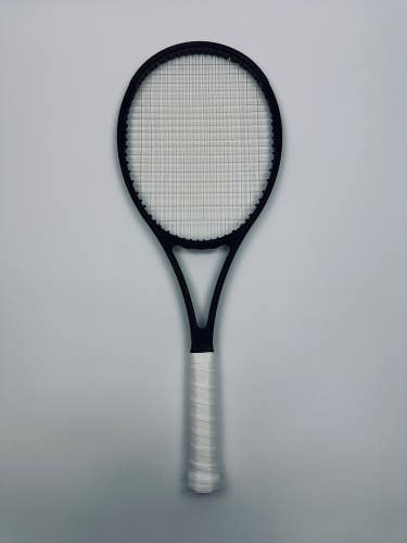 Wilson Pro Staff 97 V13, 4 3/8 Very Good Condition