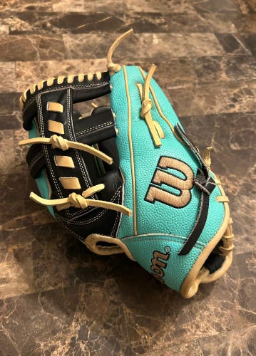 2025 Wilson A2000 RH Infield Baseball Glove 11.5" (New)