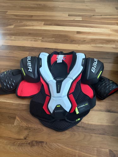 Large Intermediate Bauer Vapor Hyperlite Shoulder Pads (New)