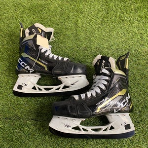 CCM AS-V Pro Hockey Skates | Intermediate 5.5 (Wide)