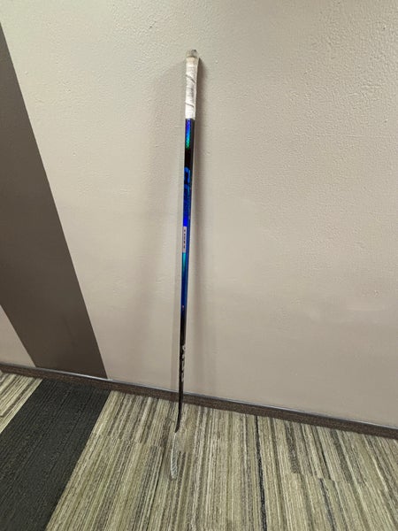 Blue Senior CCM JetSpeed FT8 Pro Right Handed Hockey Stick P28 85 Flex (Used)