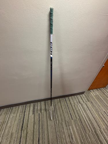 Blue Senior CCM JetSpeed FT6 Pro Right Handed Hockey Stick P28M 85 Flex Pro Stock (Used)