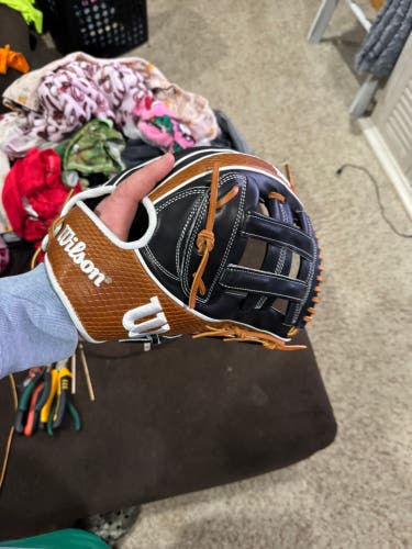 2025 Wilson A2K RH Outfield Baseball Glove 12.75" (Used) 1799
