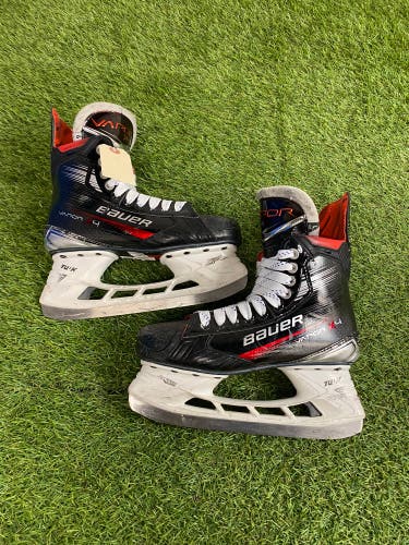 Intermediate Bauer Vapor X4 Hockey Skates 6 (Used)