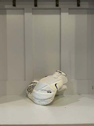 True Catalyst 7x3 Regular Goalie Glove White (New)