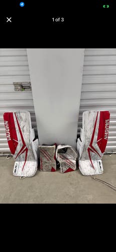 Medium 2005 Bauer Hyperlite Goalie Chest Protector (Used)