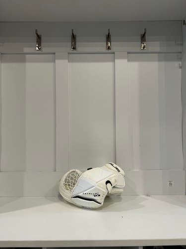 True Catalyst 7x3 Regular Int. Size Glove White (New)