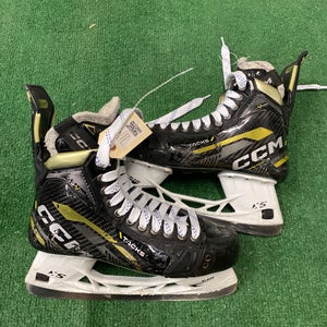 Senior CCM AS-V Pro Hockey Skates Regular Width 9 (Used)