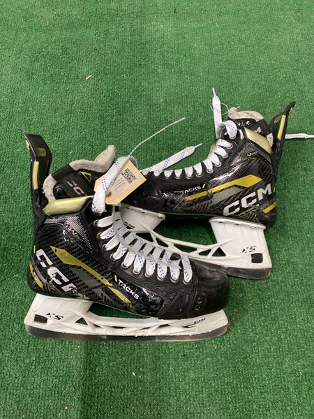 Senior CCM AS-V Pro Hockey Skates Regular Width 9 (Used)