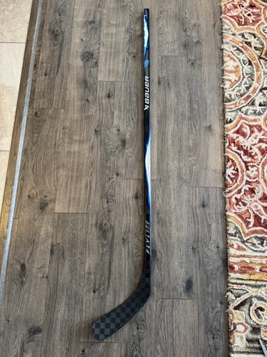 Senior Bauer Vapor Flylite Right Handed Hockey Stick P92 70 Flex (Used)