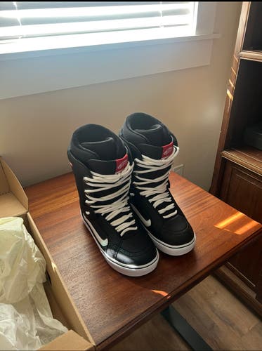Size M 10.5 (W 11.5) Vans Hi-Standard OG Snowboard Boots (New)