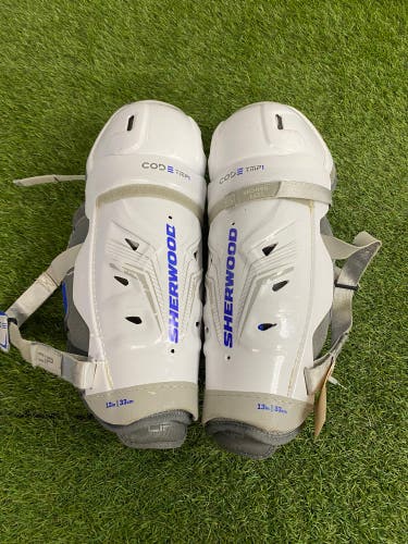 Junior Sher-Wood Code TMP1 Shin Pads 13" (Used)