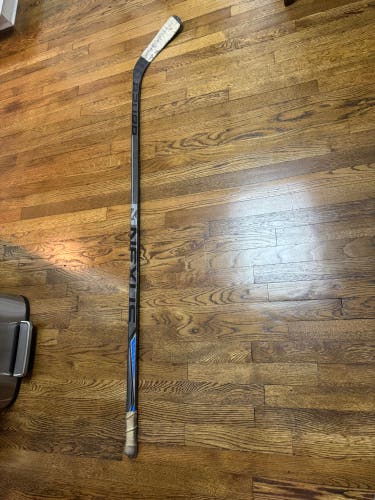 Senior Bauer Nexus 8000 Right Handed Hockey Stick P106 77 Flex (Used)