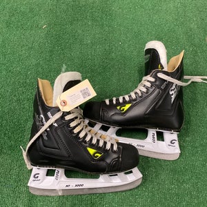Intermediate Graf Supra 709 Hockey Skates Regular Width 6 (Used)