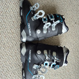 Mondo 23 & 23.5 Women's Tecnica All Mountain Mach 1 95 W MV Ski Boots Medium Flex (Used)