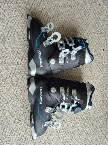 Mondo 23 & 23.5 Women's Tecnica All Mountain Mach 1 95 W MV Ski Boots Medium Flex (Used)