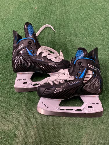 Junior True Catalyst 5x4 Hockey Skates Regular Width Size 3 (New)