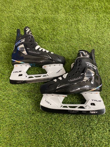 Intermediate True Catalyst 9x4 Hockey Skates Regular Width 6.5 (New)