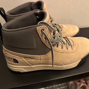 North Face Boots Waterproof Men's Size 10 like new, worn once then outgrew